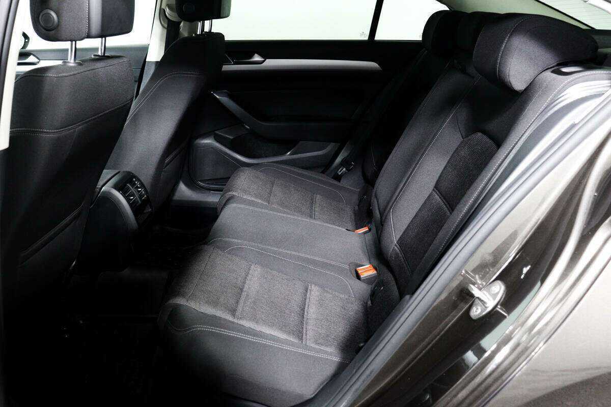 Купить Volkswagen Passat, 2016, 130 800 км, фото №12