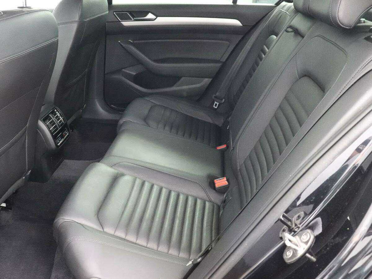 Купить Volkswagen Passat, 2017, 181 000 км, фото №9
