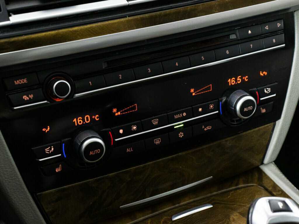 Купить BMW 7 серии 740i, 2012, 183 136 км, фото №19