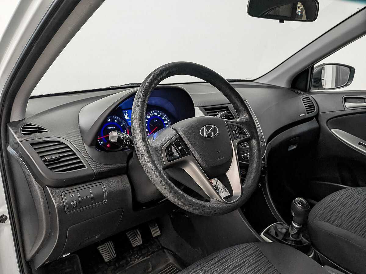 Купить Hyundai Solaris, 2015, 90 379 км, фото №13